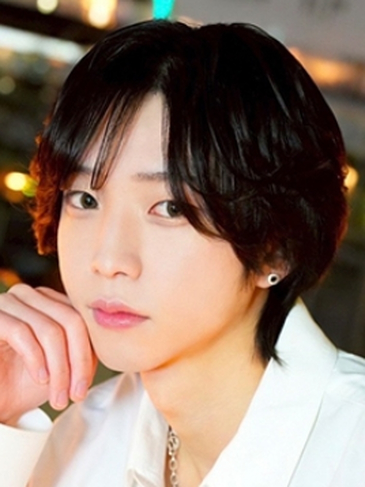 黒咲麗人